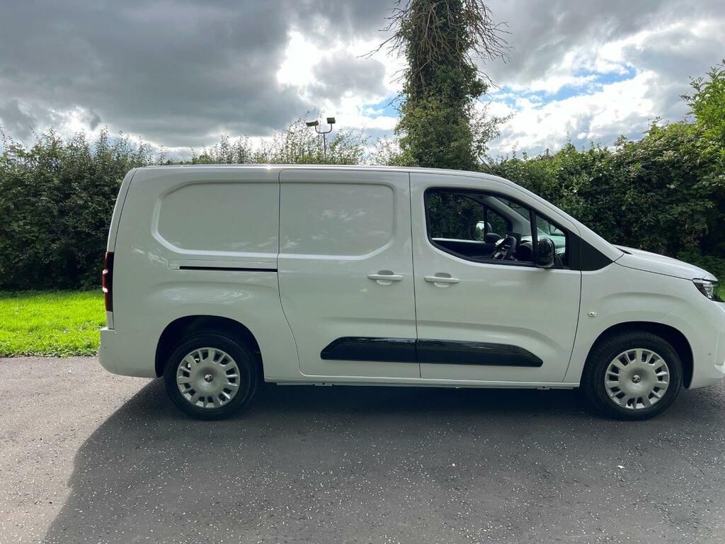 Vauxhall Combo 1.5 2300 Pro 100 Xlwb White #4