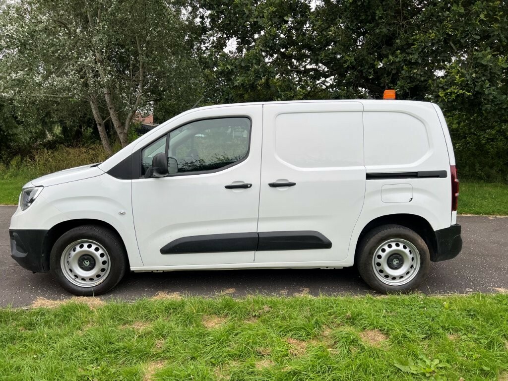 Vauxhall Combo 1.5 Turbo D 2300 Dynamic 100 L1h1 2 Seats White #6