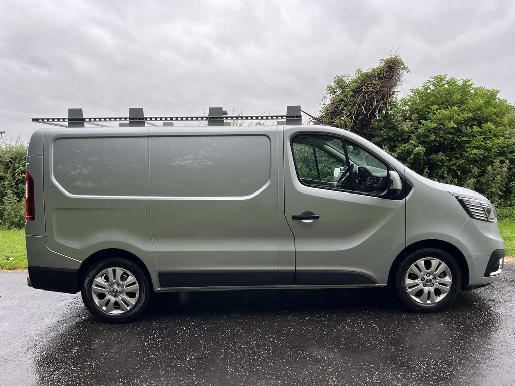 Renault Trafic 2.0 Dci Blue Sl28 Sport 130 L1h1 Grey #2