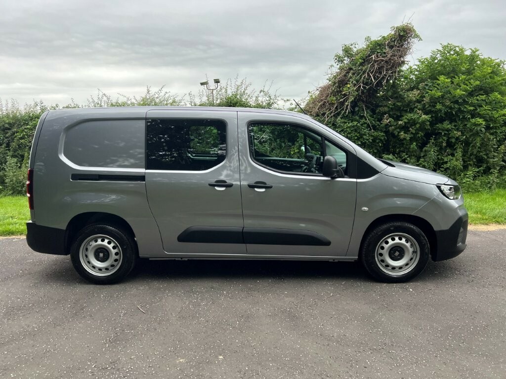 Fiat Doblo 1.5 Multijet3 1000Kg 100 Crew Cab L2 5 Seats Grey #2