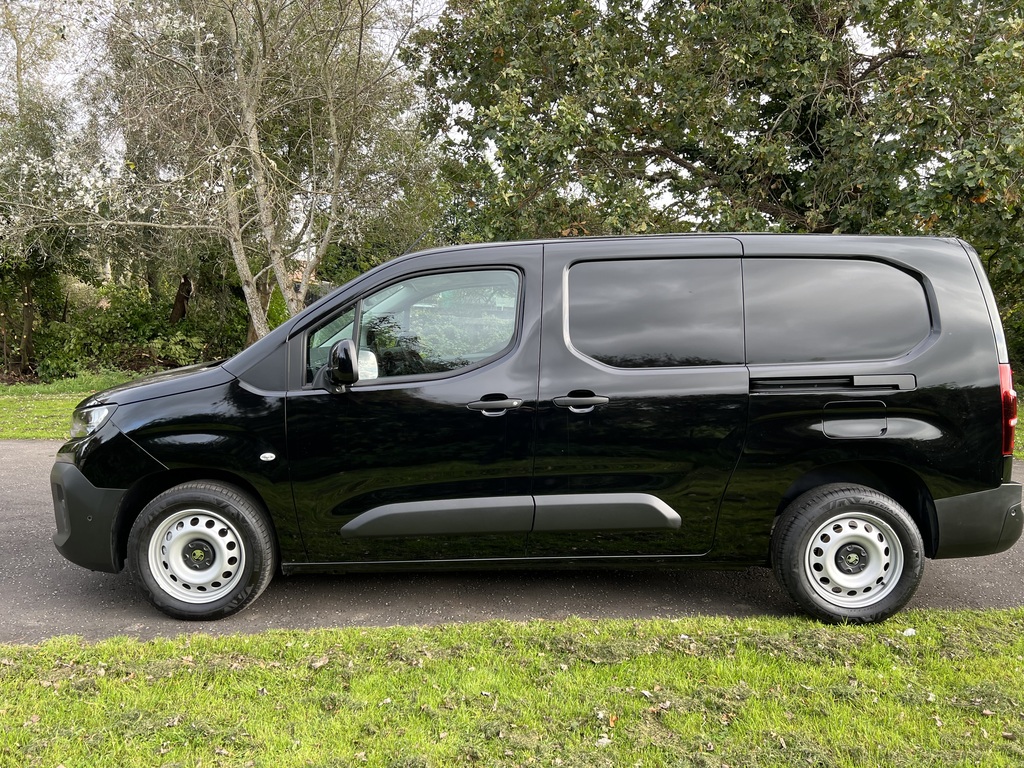Vauxhall Combo 1.5 Turbo D 2300 Pro 130 Xlwb Black #6
