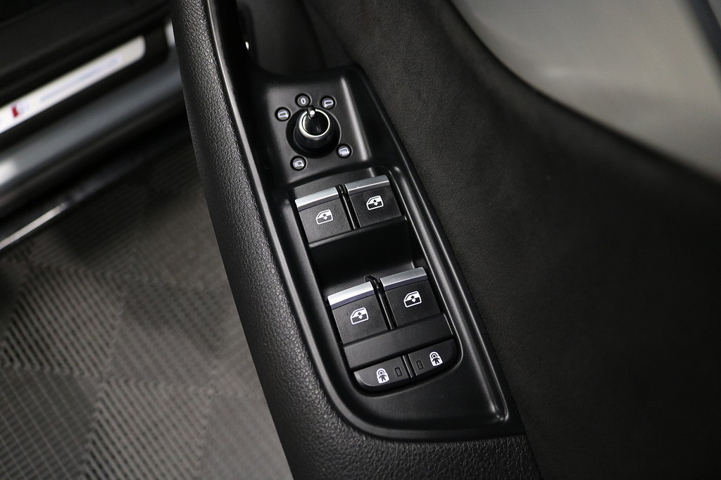 Audi Q7 3.0 Tdi V6 50 Black Edition Suv Tiptron White #43