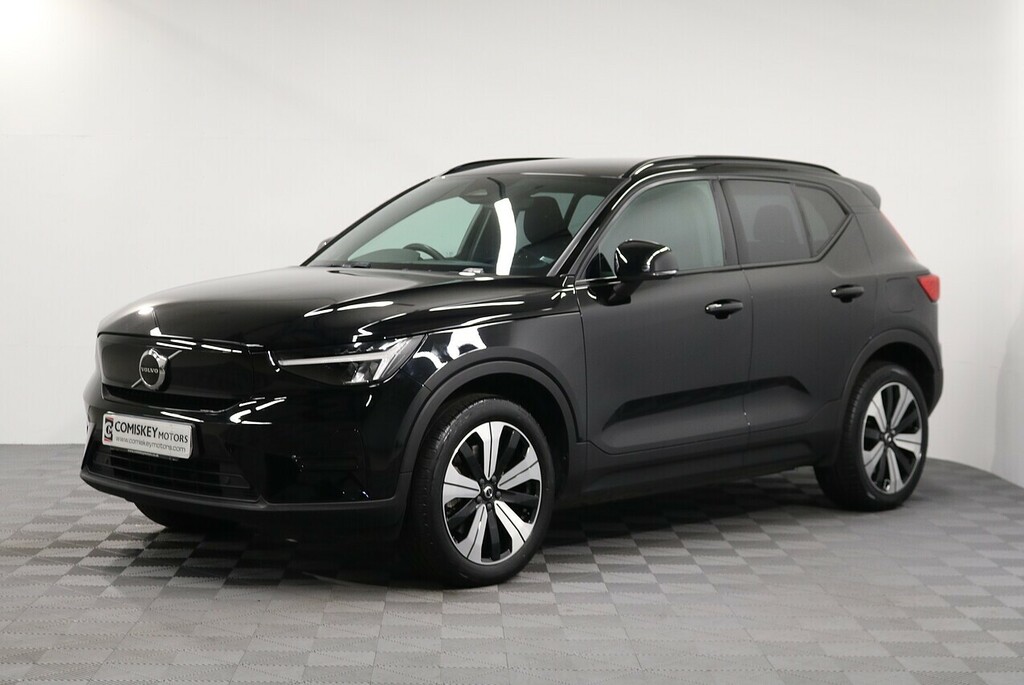 Volvo XC40 Plus Black #3