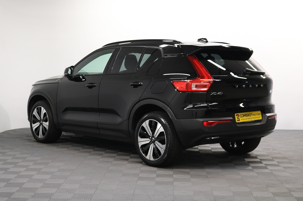 Volvo XC40 Plus Black #4