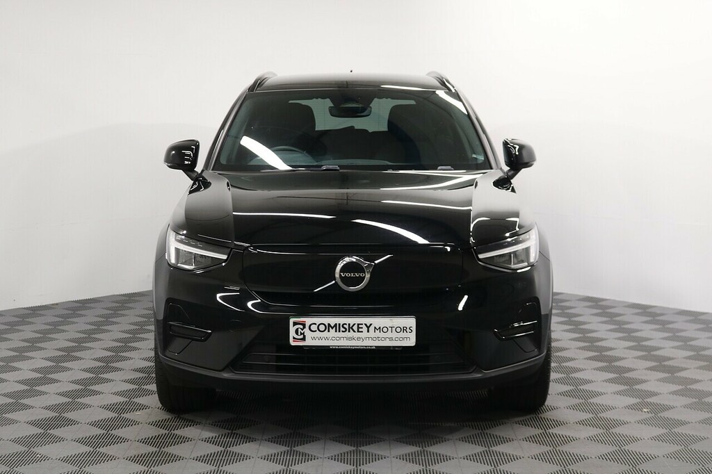 Volvo XC40 Plus Black #2
