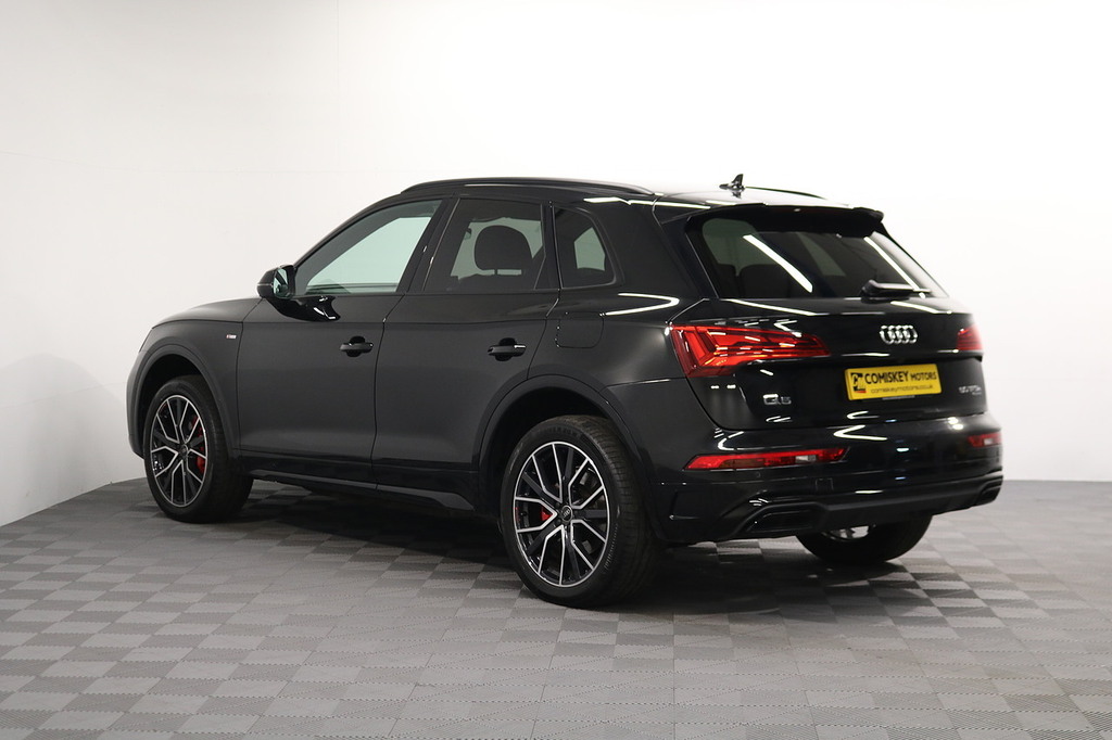 Audi Q5 Tfsie Edition 1 Black #4