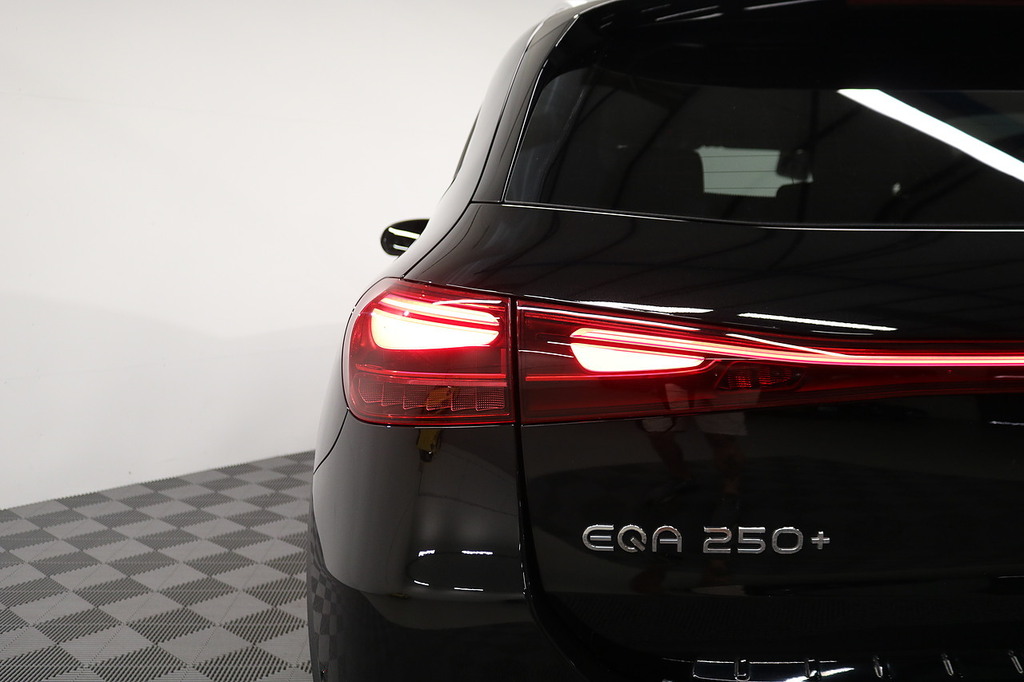 Mercedes-Benz EQA Eqa 250 Plus 70.5Kwh Amg Line Premium Plus Suv 5 Grey #8