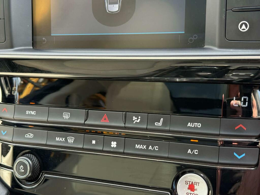 Jaguar F-Pace 2.0 R-sport 161 Bhp Black #56