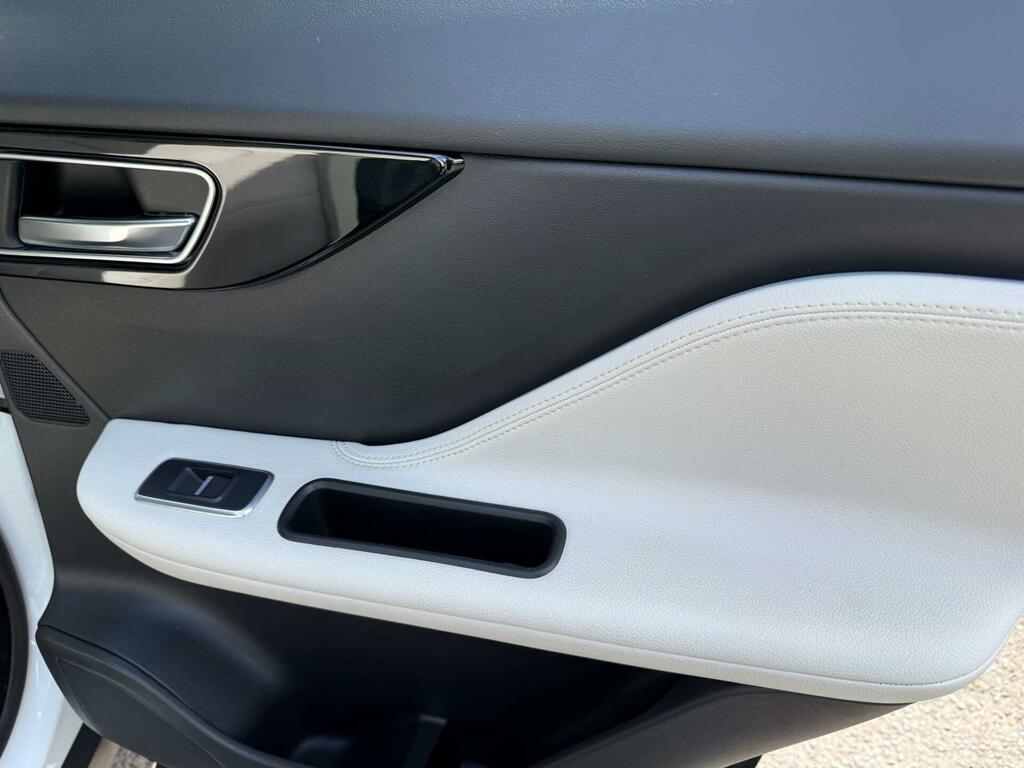 Jaguar F-Pace 2.0 R-sport 161 Bhp Black #28