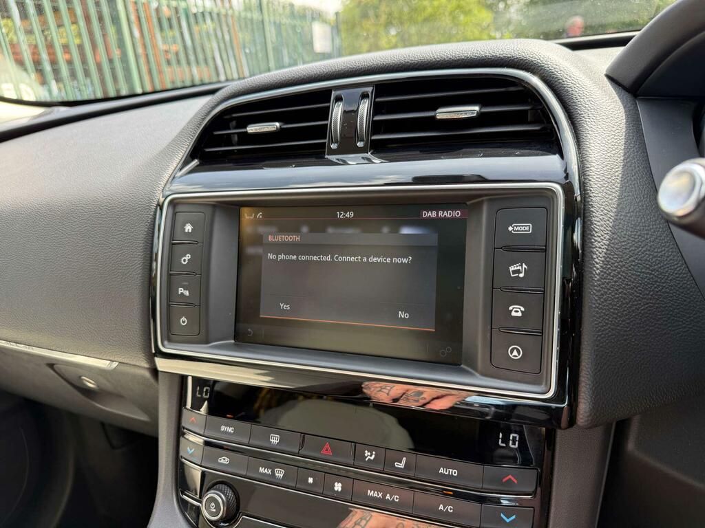 Jaguar F-Pace 2.0 R-sport 161 Bhp Black #43