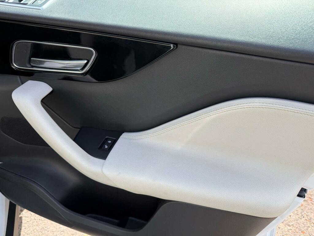 Jaguar F-Pace 2.0 R-sport 161 Bhp Black #27