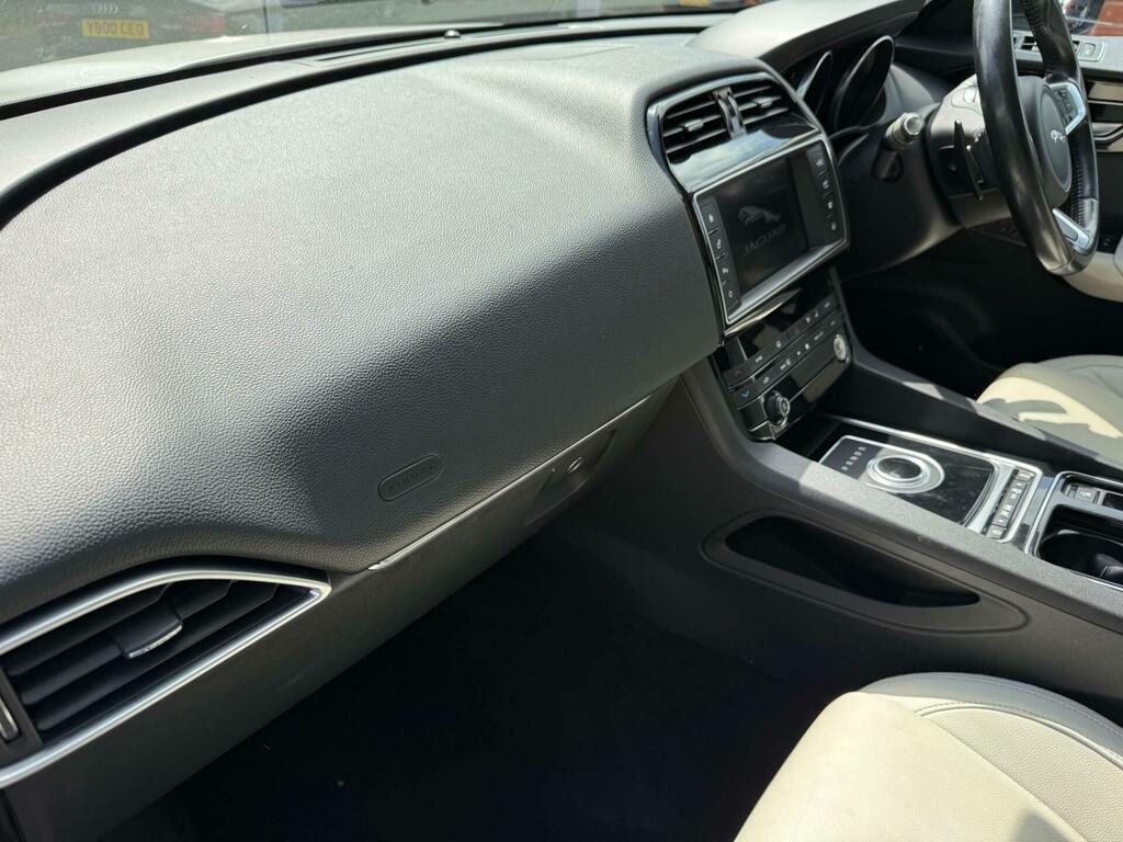 Jaguar F-Pace 2.0 R-sport 161 Bhp Black #18