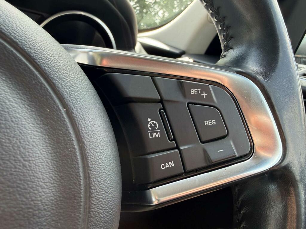 Jaguar F-Pace 2.0 R-sport 161 Bhp Black #32
