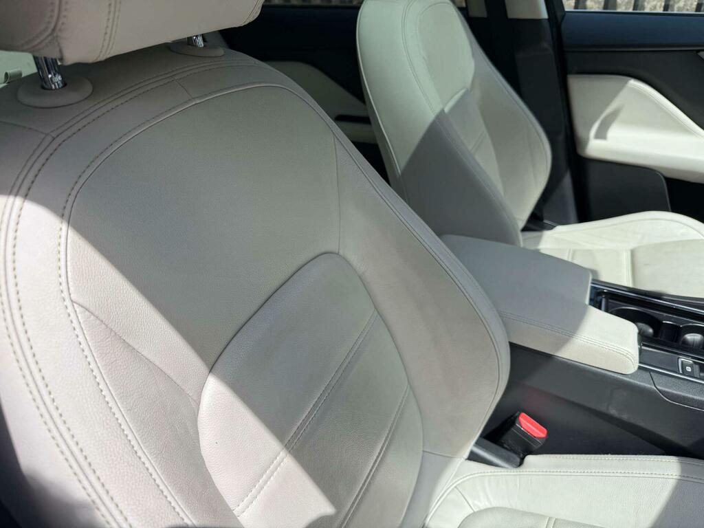 Jaguar F-Pace 2.0 R-sport 161 Bhp Black #19
