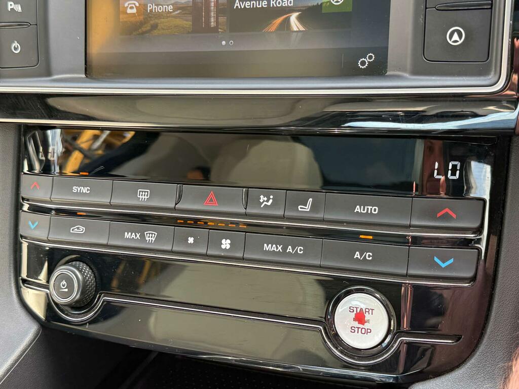 Jaguar F-Pace 2.0 R-sport 161 Bhp Black #37