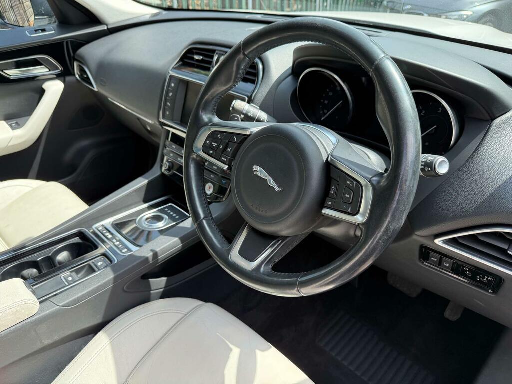 Jaguar F-Pace 2.0 R-sport 161 Bhp Black #17