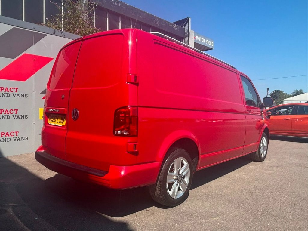 Volkswagen Transporter 2L Highline Red #5