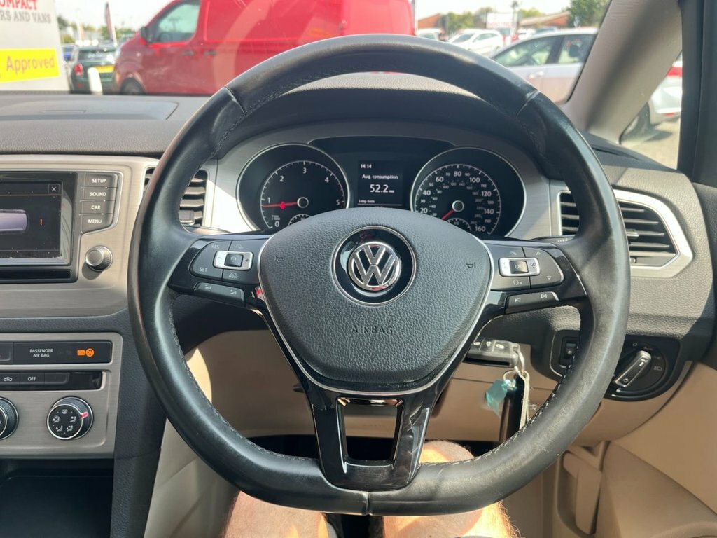 Volkswagen Golf SV 1.6L Se Red #5
