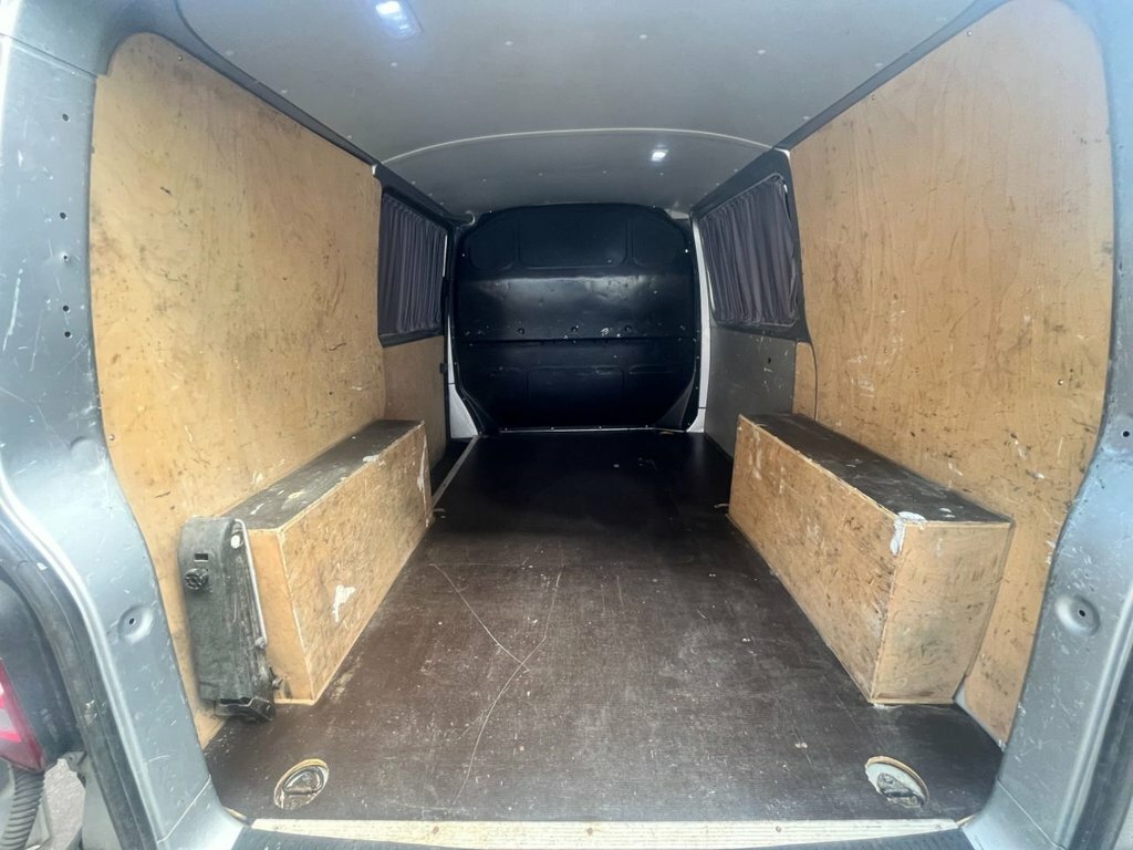 Volkswagen Transporter 2L Startline White #18