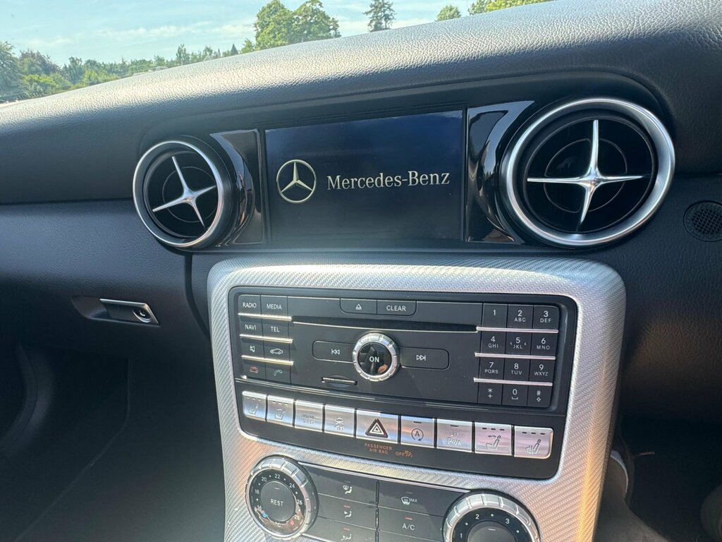 Mercedes-Benz SLC 2.0 Slc200 Amg Line Convertible G-troni White #18