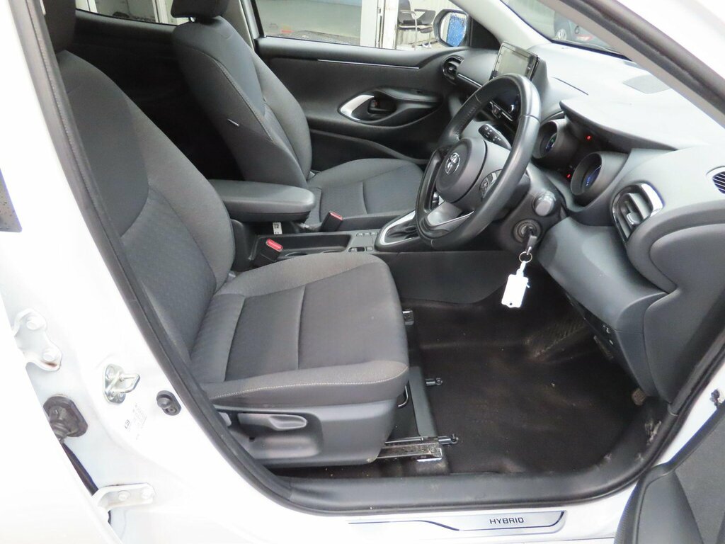 Toyota Yaris 1.5 Vvt-h Design E-cvt Euro 6 Ss White #4