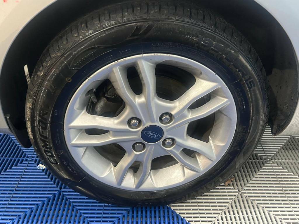 Ford Fiesta Hatchback 1.25 82 Zetec Silver #5