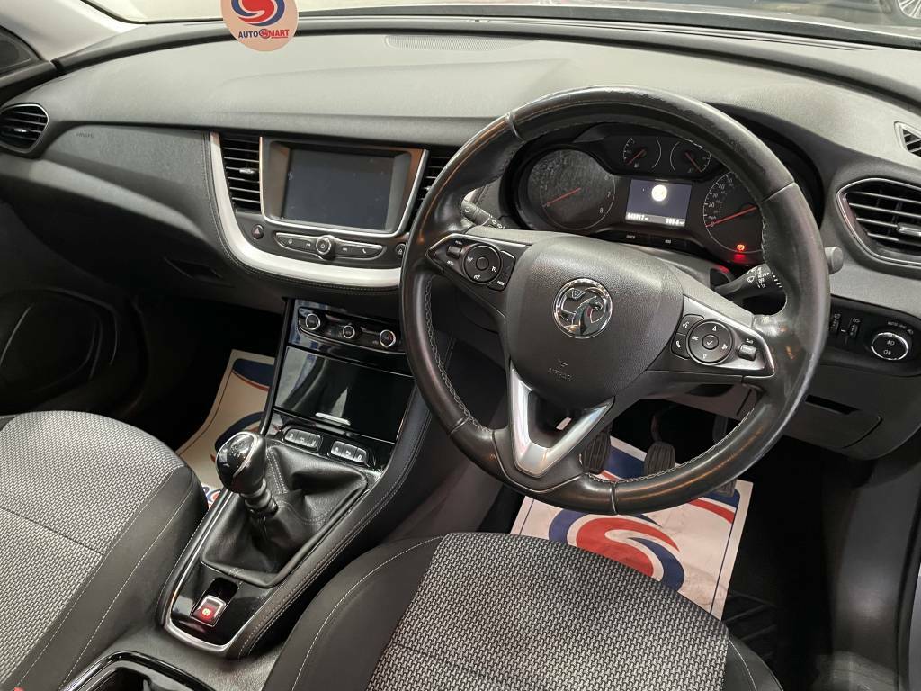 Vauxhall Grandland X Hatchba 1.5 Turbo D Se Grey #3