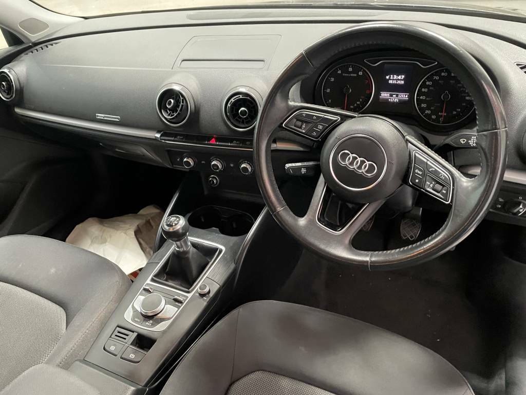 Audi A3 Sportback 1.0 Tfsi Se Technik Black #3