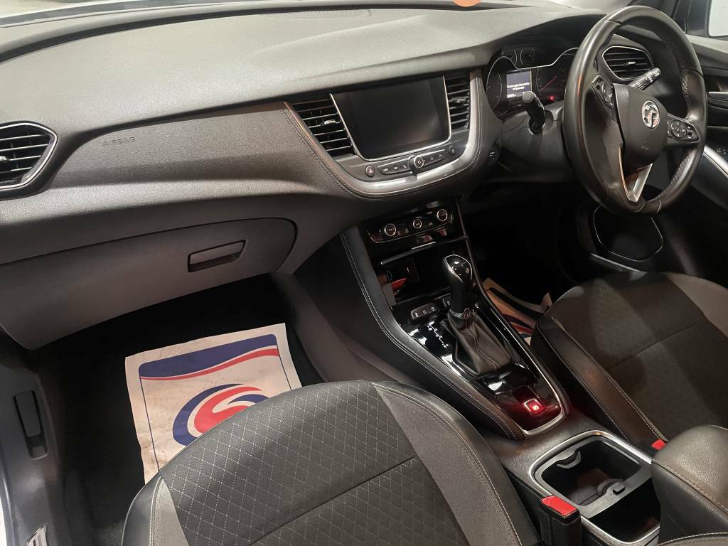 Vauxhall Grandland X Hatchba 1.6 Turbo D Sport Nav White #4