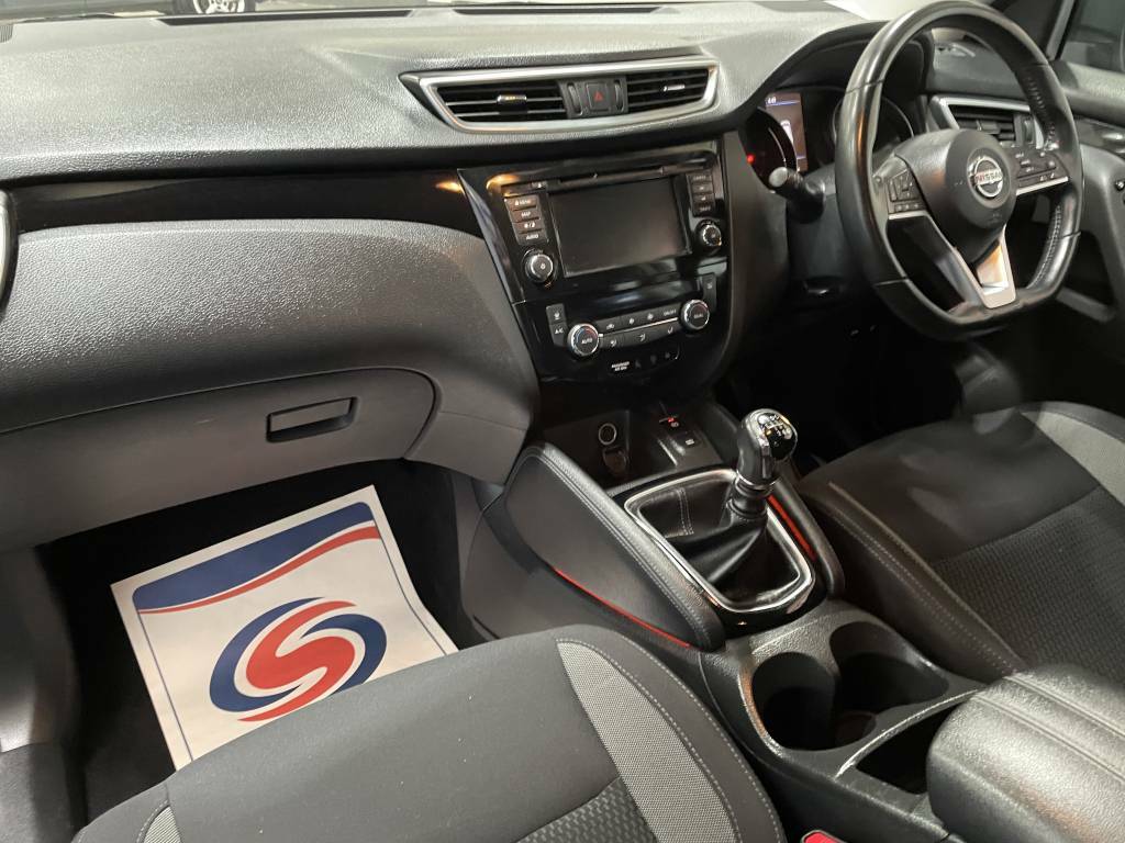 Nissan Qashqai Hatchback 1.3 Dig-t Acenta Premium Grey #4