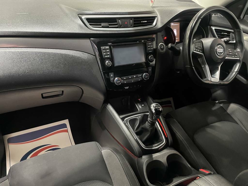 Nissan Qashqai Hatchback 1.3 Dig-t N-connecta Black #4