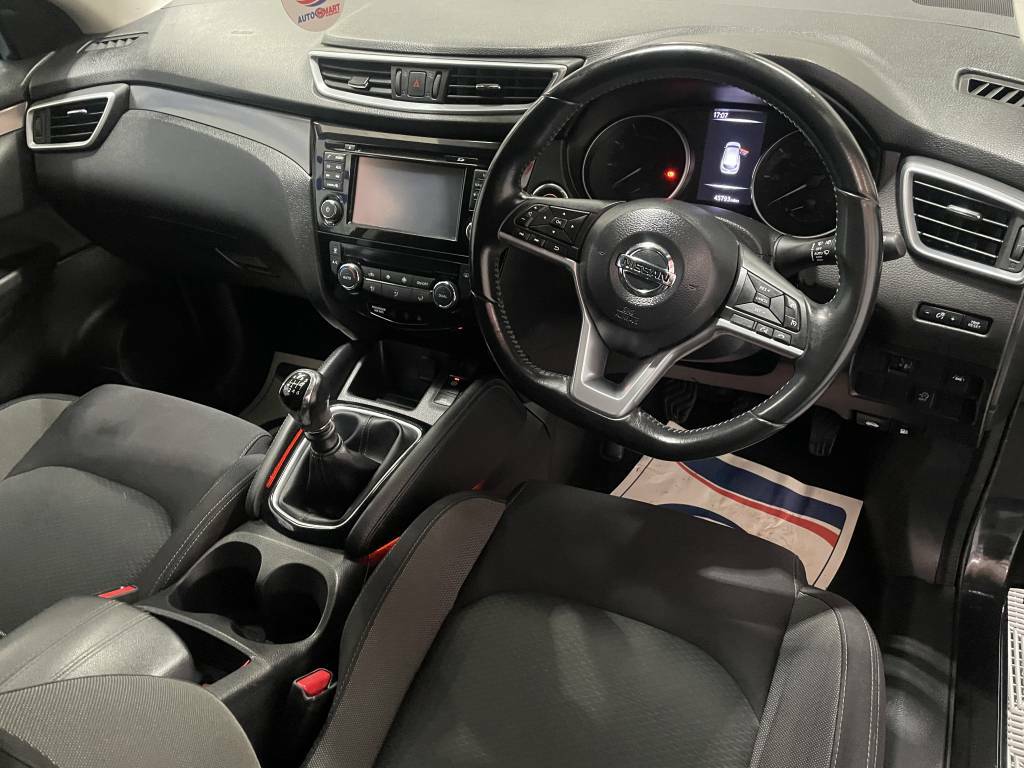 Nissan Qashqai Hatchback 1.3 Dig-t N-connecta Black #5