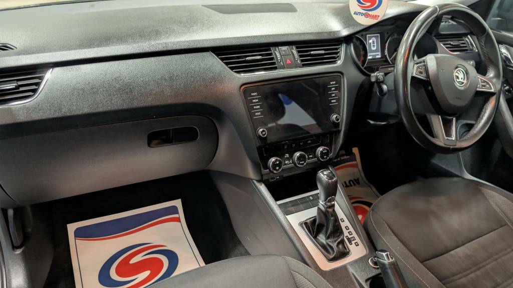 Skoda Octavia Hatchback 1.6 Tdi Cr Se Grey #4
