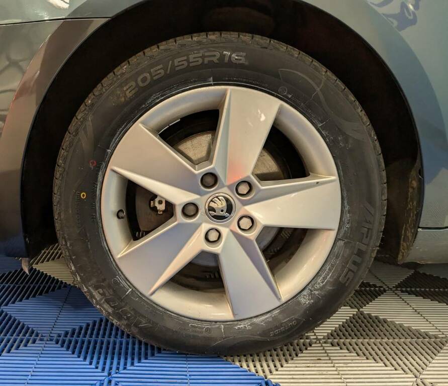 Skoda Octavia Hatchback 1.6 Tdi Cr Se Grey #5