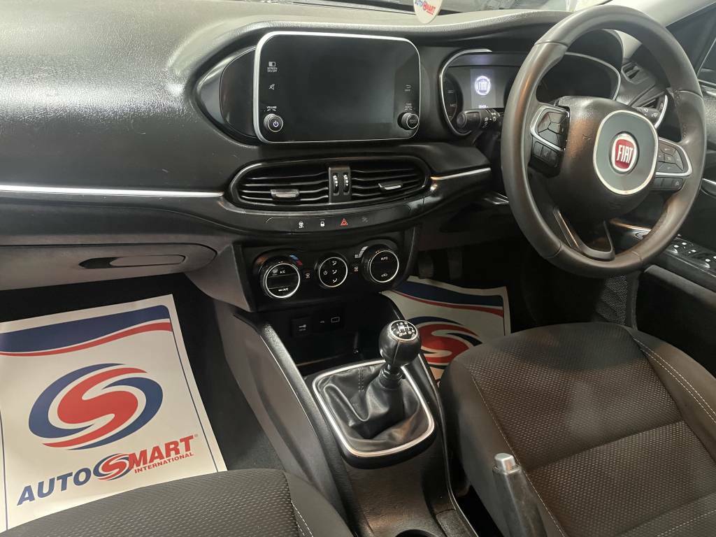 Fiat Tipo Hatchback 1.4 Lounge Blue #3