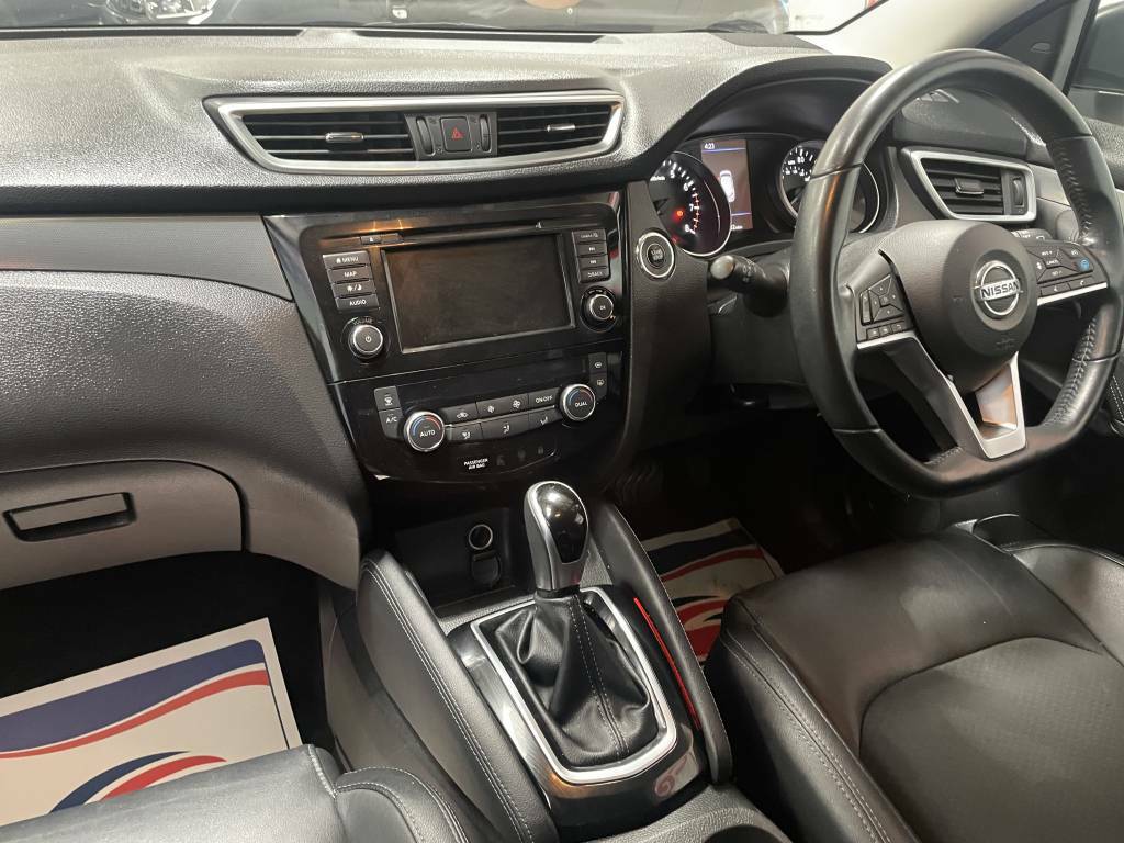 Nissan Qashqai Hatchback 1.3 Dig-t 160 Tekna White #4