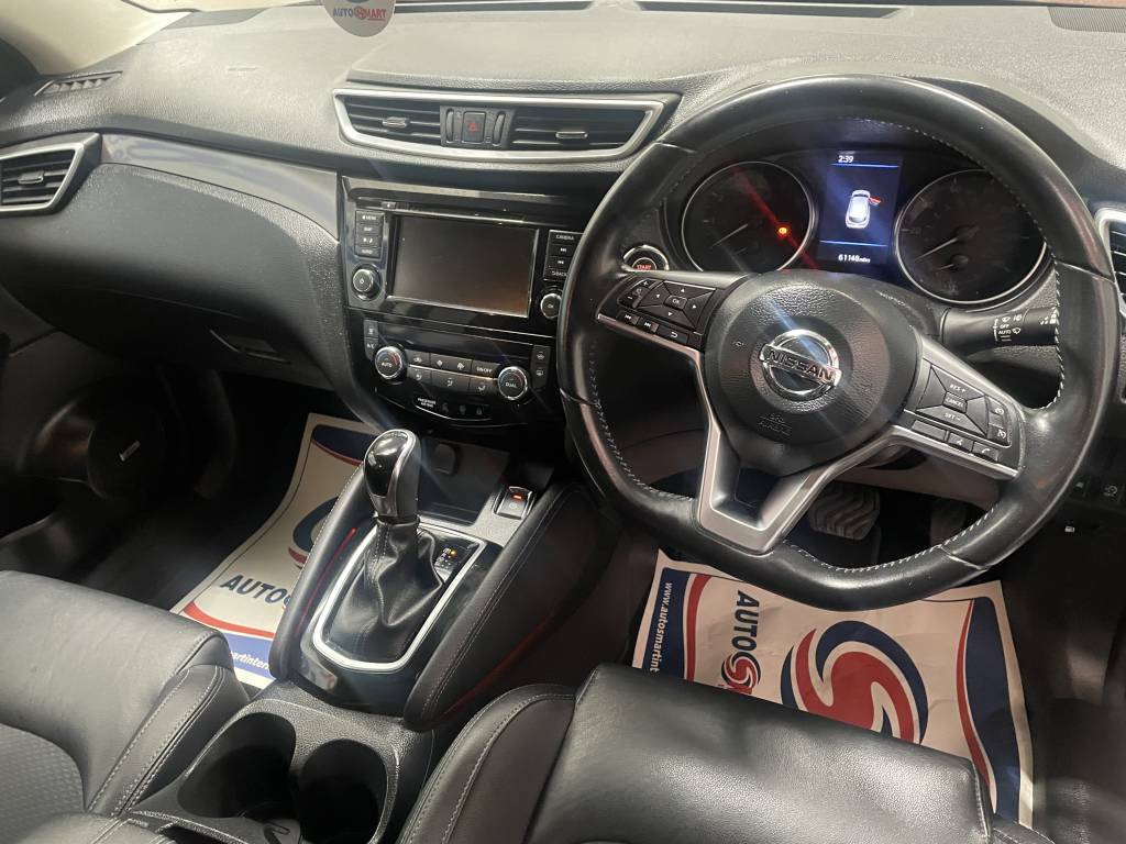 Nissan Qashqai Hatchback 1.3 Dig-t 160 Tekna Red #3
