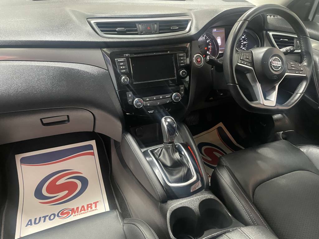 Nissan Qashqai Hatchback 1.3 Dig-t 160 Tekna Red #4