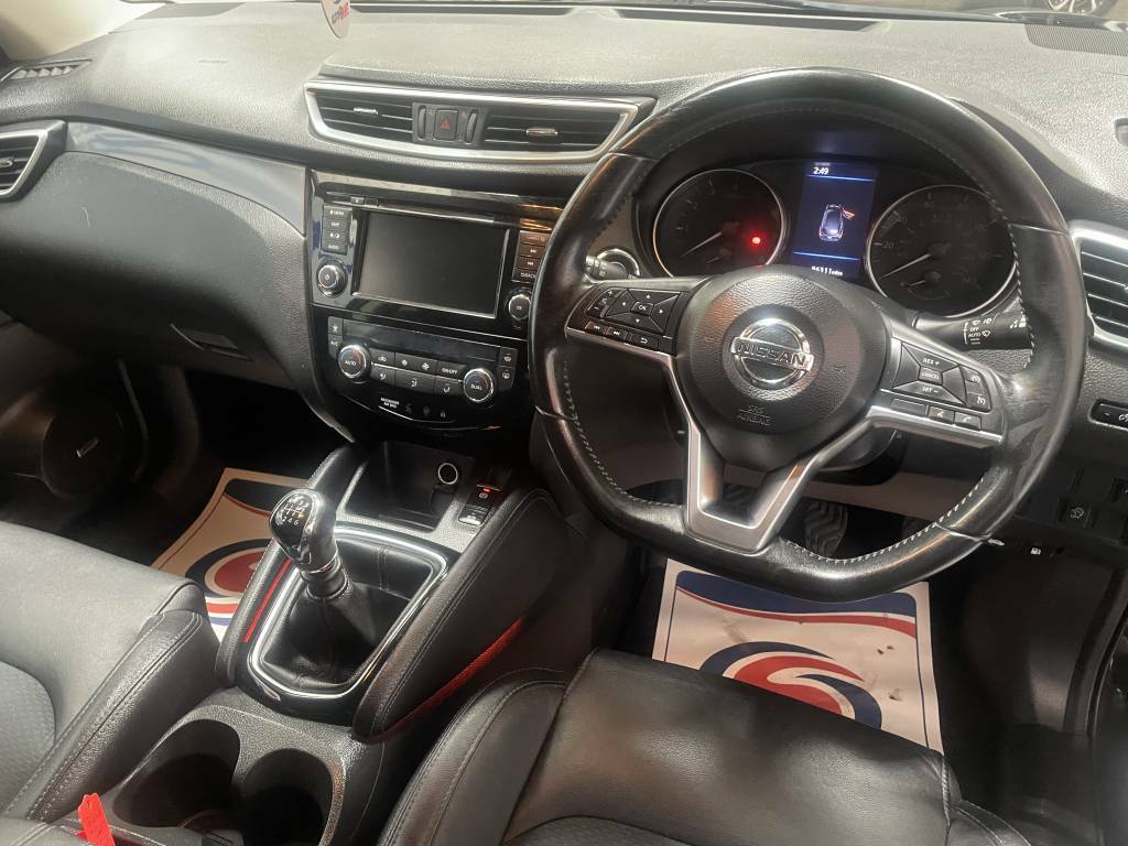 Nissan Qashqai Hatchback 1.3 Dig-t Tekna Black #3
