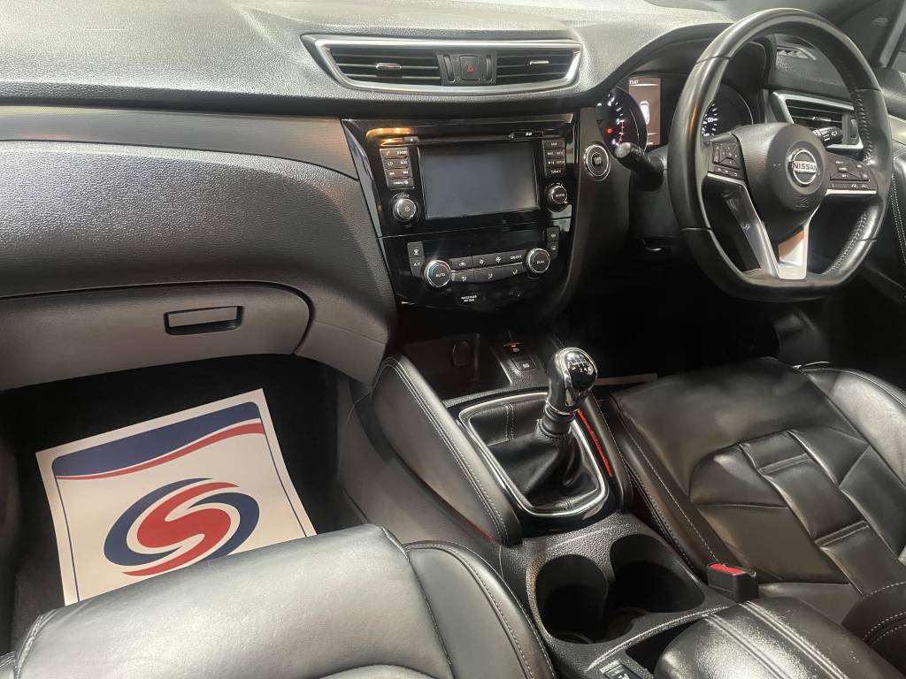 Nissan Qashqai Tekna Black #4