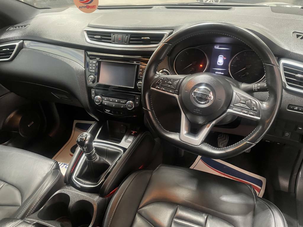 Nissan Qashqai Tekna Black #3