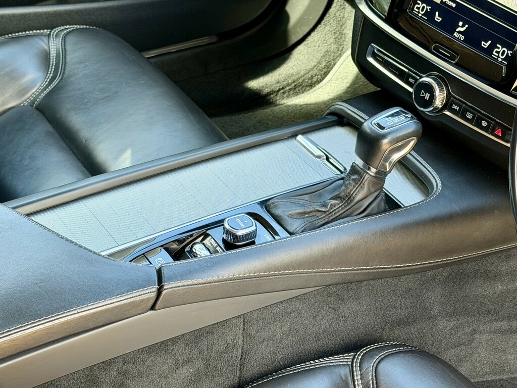 Volvo V90 2017 2.0 D5 Powerpulse Pro Estate Silver #26