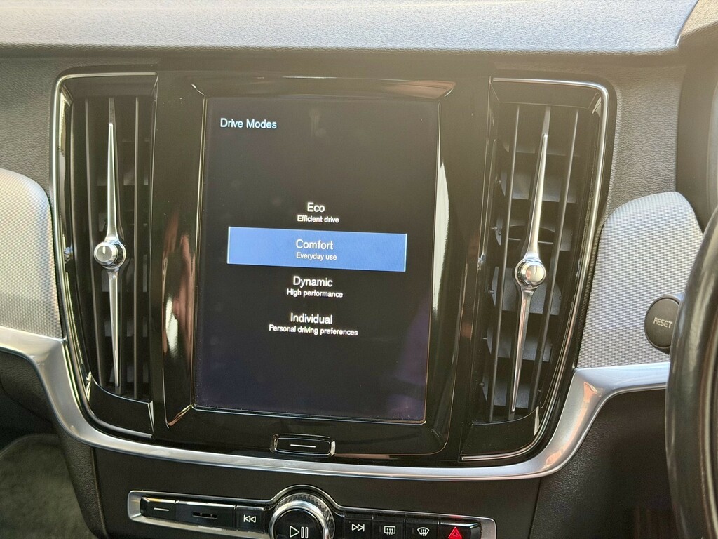 Volvo V90 2017 2.0 D5 Powerpulse Pro Estate Silver #47