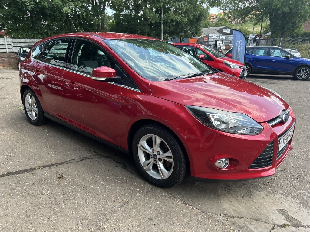 Ford Focus Hatchback 1.6 Zetec Red #2
