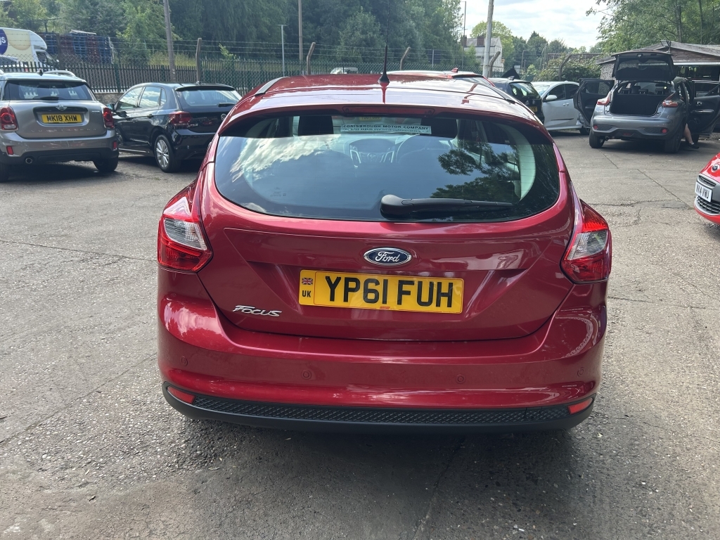 Ford Focus Hatchback 1.6 Zetec Red #6