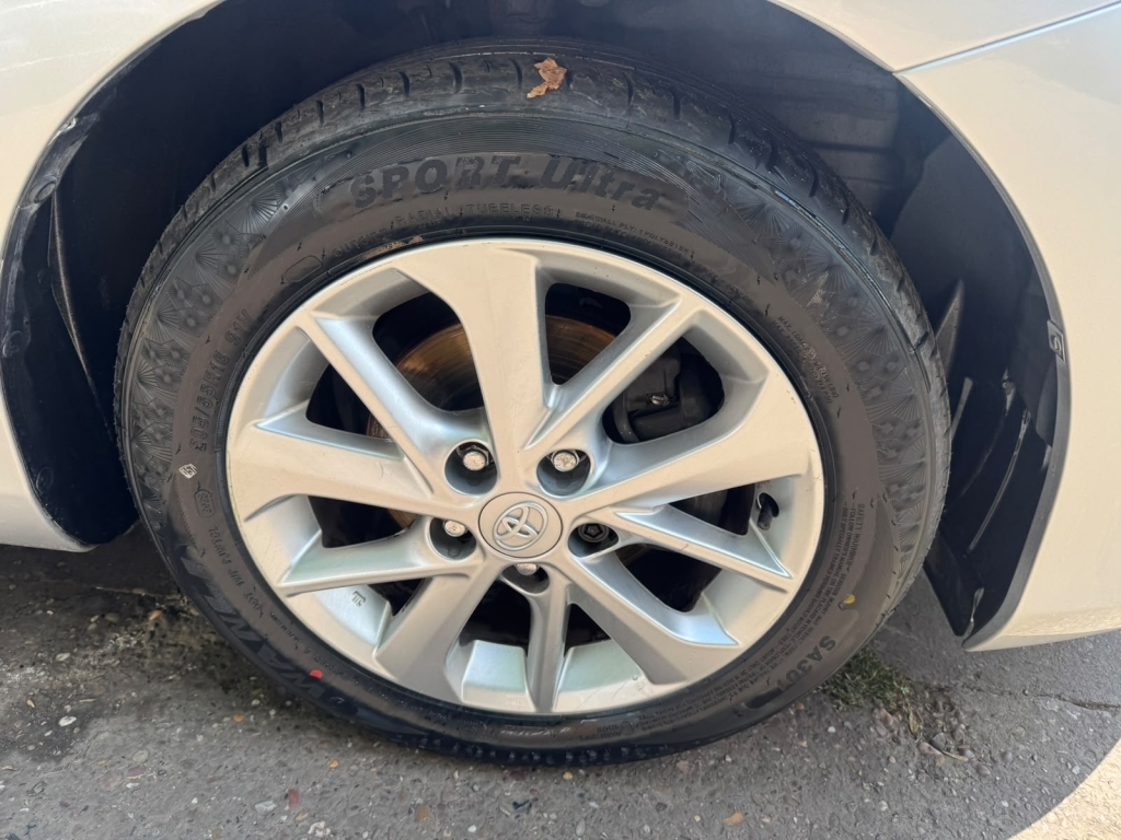 Toyota Auris Hatchback 1.6 Icon Valvematic Silver #4