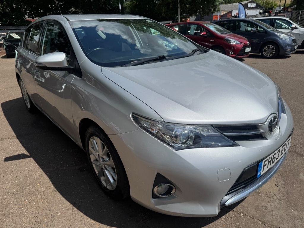 Toyota Auris Hatchback 1.6 Icon Valvematic Silver #3