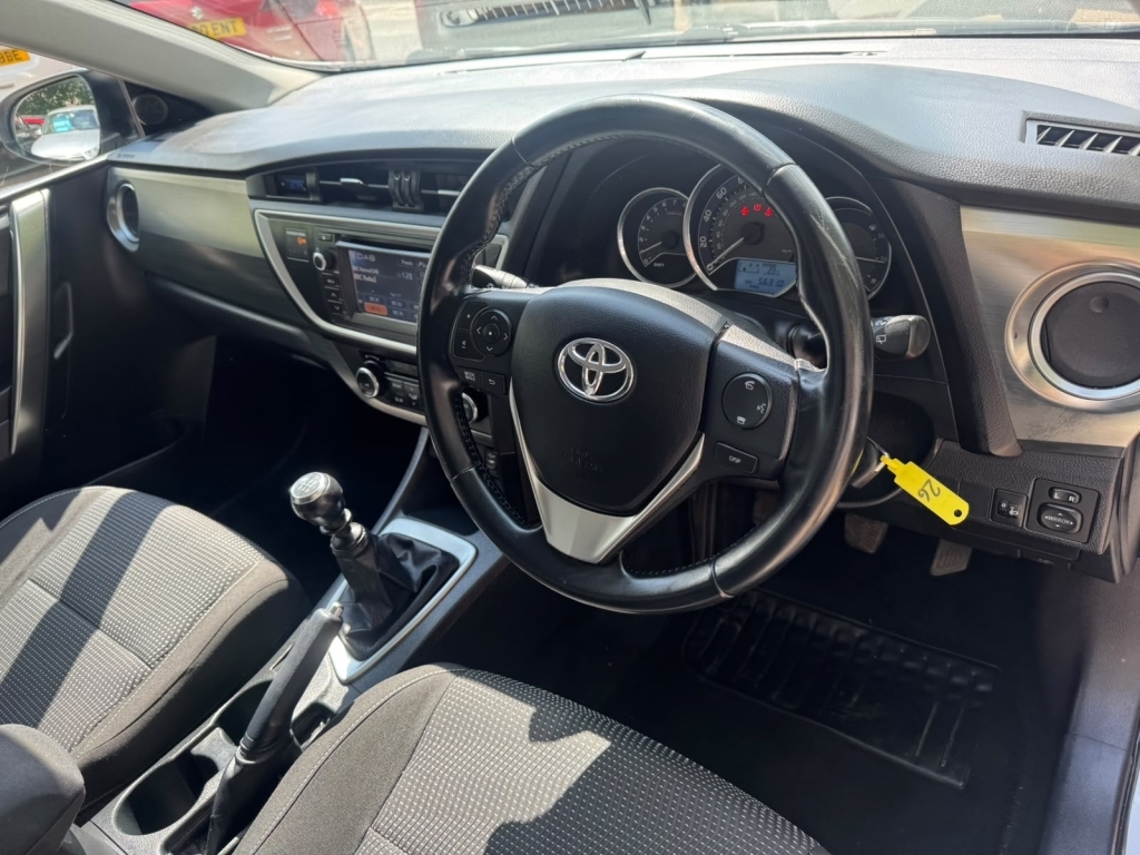 Toyota Auris Hatchback 1.6 Icon Valvematic Silver #6