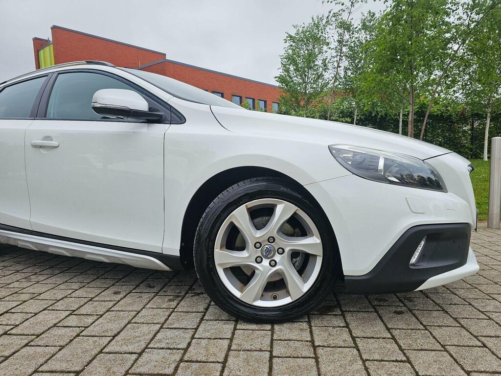 Volvo V40 Cross Country 1.6 D2 Lux Euro 5 Ss White #2