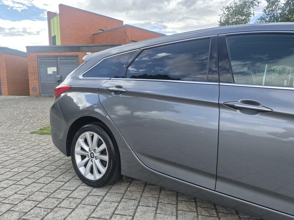 Hyundai I40 1.7 Crdi Blue Drive Style Estate Red #7